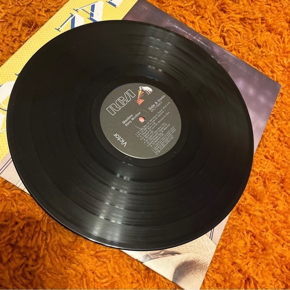 Manilow Self  titled vinyl record from 1985 - Picture 3 of 6
